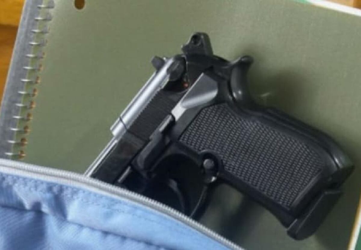 Preocupación en Córdoba: un niño de 12 años llevó un arma de fuego a la escuela