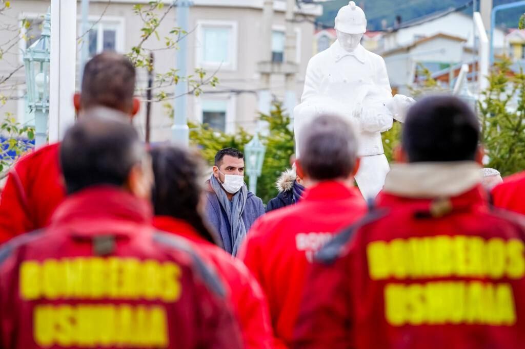 En el acto, Walter Vuoto, agradeció a los Bomberos por su desempeño permanente al servicio de la sociedad.