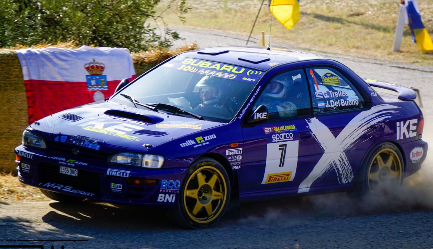 Trelles, junto a Del Buono, en el RallyLegend, en San Marino, 2023, con un Subaru Impreza 555. Tercer lugar en el prestigioso evento.