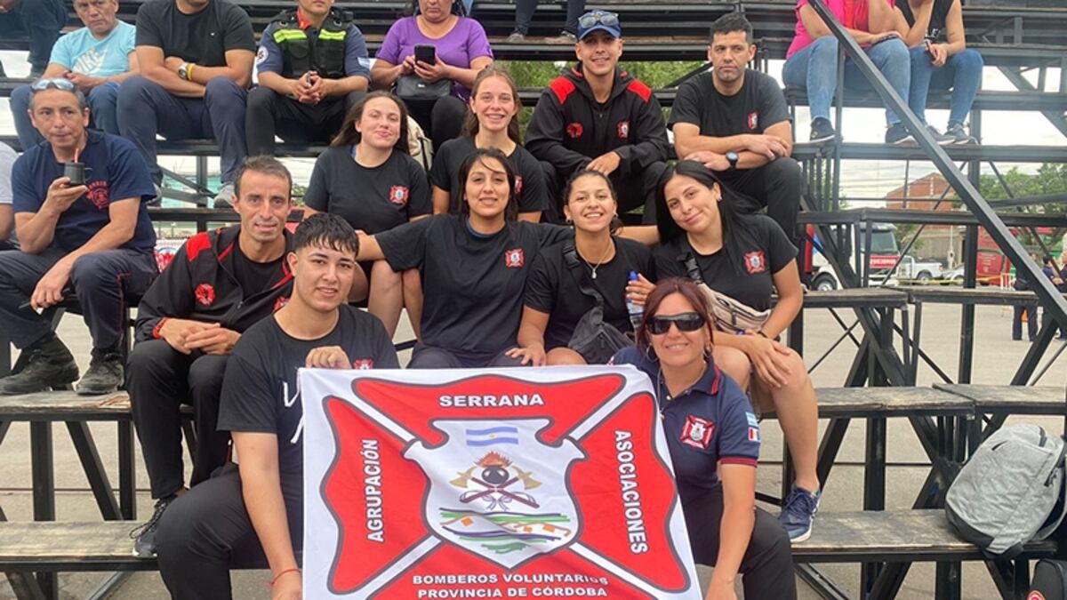 Bomberos de Carlos Paz participan de un encuentro de habilidades bomberiles