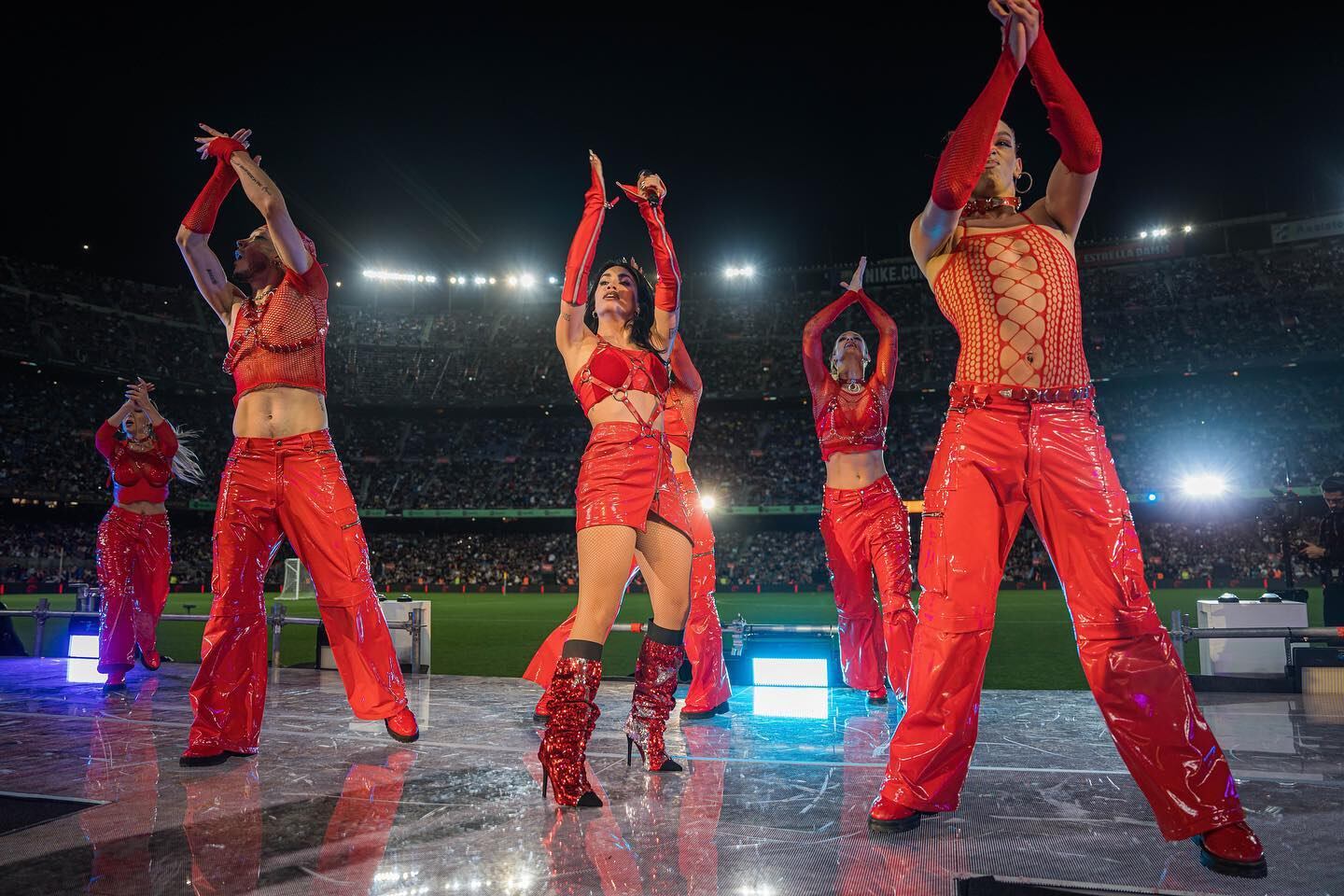 Lali Espósito y Tiago PZK cantaron en el Camp Nou ante más de 90 mil personas durante la Kings League