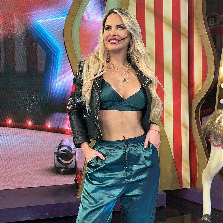 Uno de los looks de Alejandra Maglietti para el programa de televisión Bendita.