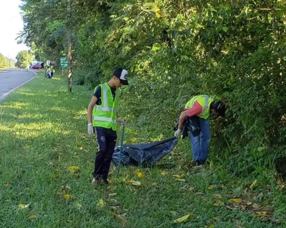 Jornada de recolección de residuos dentro del área protegida del Parque Nacional Iguazú.