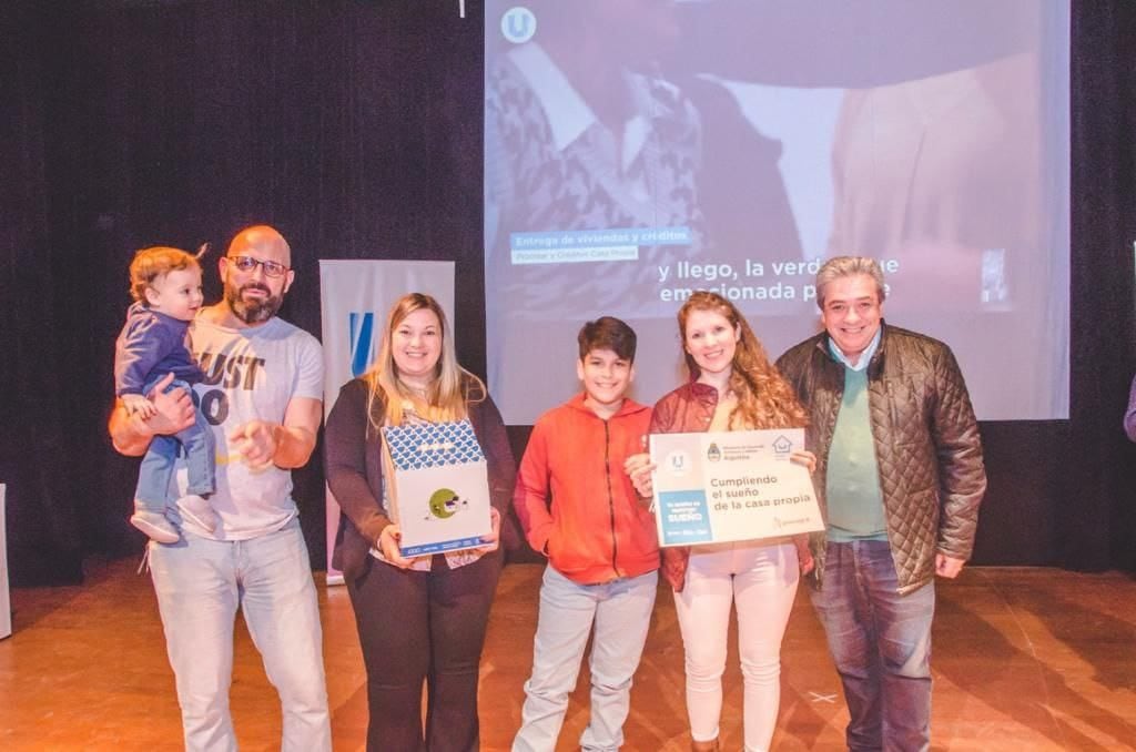 Familias de Ushuaia recibieron las llaves de sus viviendas PROCREAR