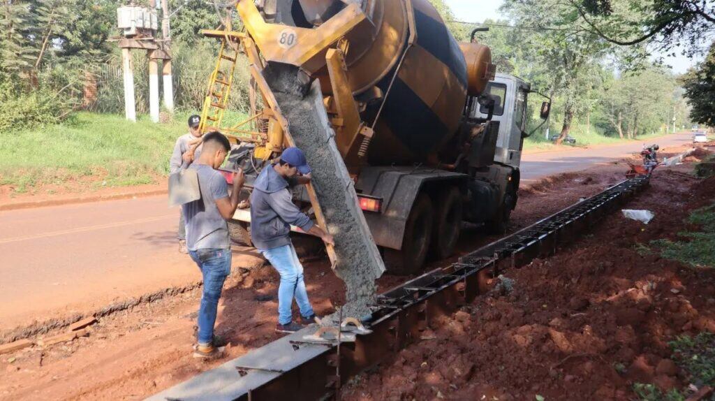 Continúan los trabajos de asfaltado en Eldorado.