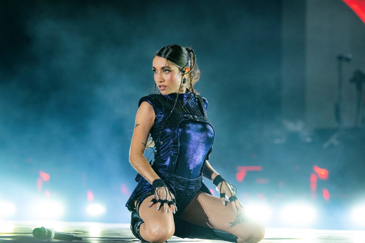 Se puso un pañal para ir al recital de María Becerra y desató la polémica: “Eso no pasa con...”