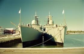 El Destructor "Santísima Trinidad", amarrado junto al Destructor A.R.A "Hércules", frente al Comando de la Flota de Mar de la Base Naval Puerto Belgrano. (foto de archivo).