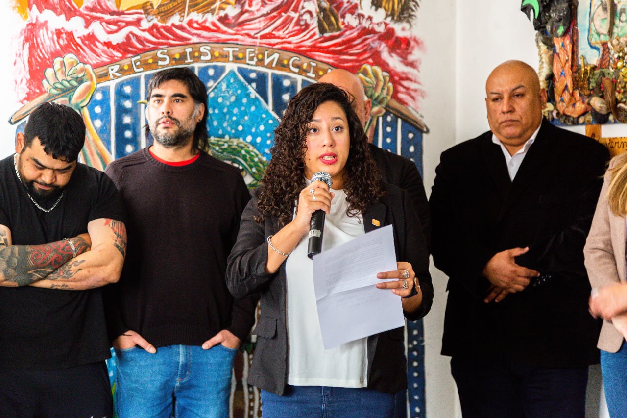 María Salamanca, mujer Selk´nam, manifestó: "duele aceptar que esto haya pasado con mi pueblo. Sin embargo acá estamos presentes”.