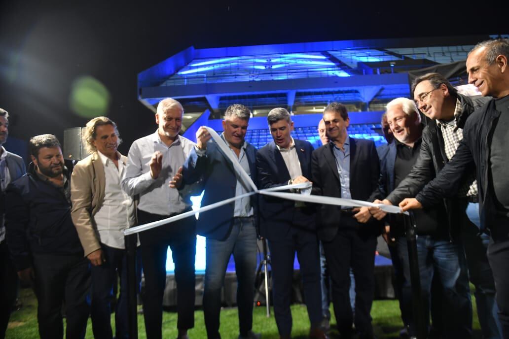 Luis Fabián Artime y el intendente Daniel Passerini, en noche de inauguración en Belgrano.