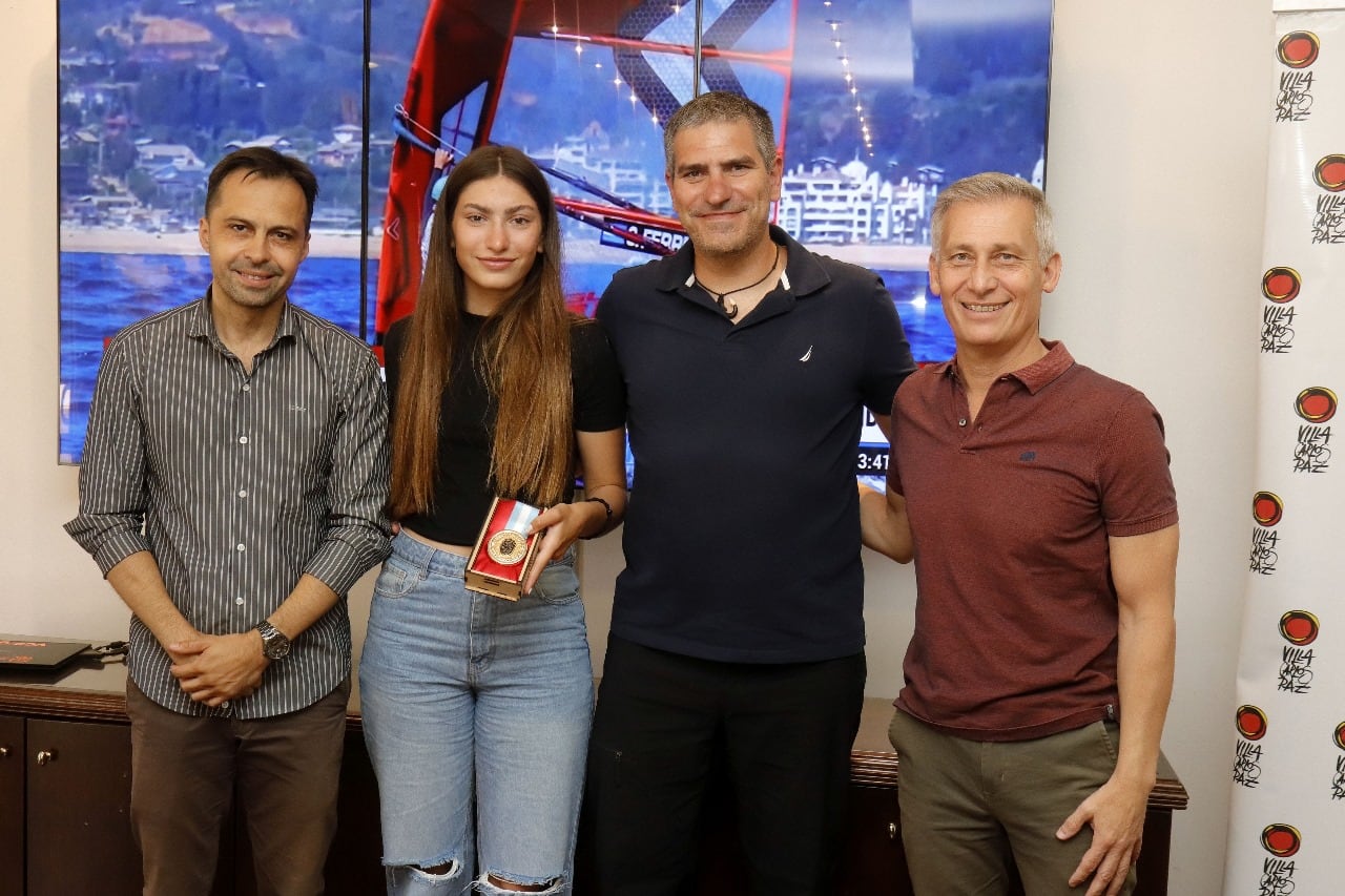 Chiara Ferratti reconocida con una medalla honorífica en Carlos Paz