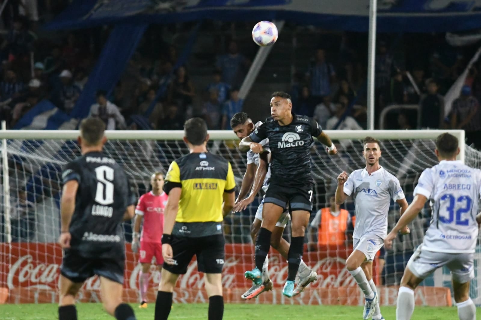 Belgrano visitó a Godoy Cruz por la fecha ocho de la Liga Profesional. (Los Andes)