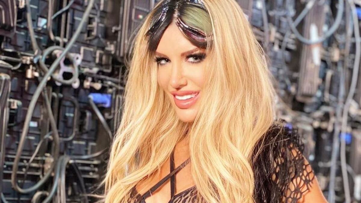 Luciana Salazar mostró su lado más rockero: total black, mucho cuero y un toque chic