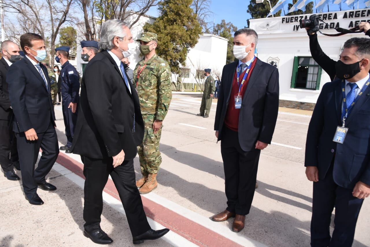 Alberto Fernández y Rodolfo Suarez en Impsa Mendoza.