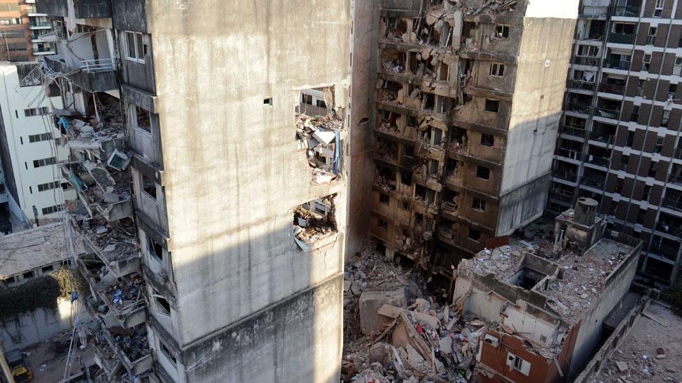 DAÑOS. Tras la explosión en un sector de Rosario (DyN).