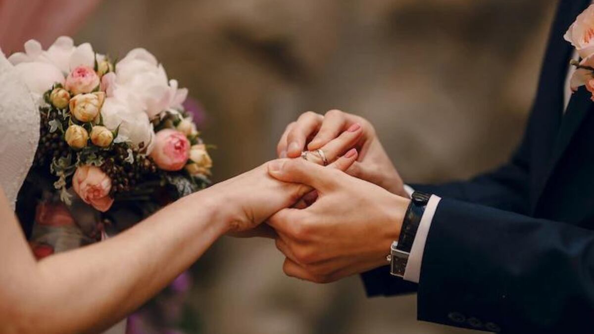 La historia de amor detrás de los sanjuaninos que eligieron un transporte inusual para irse de su casamiento