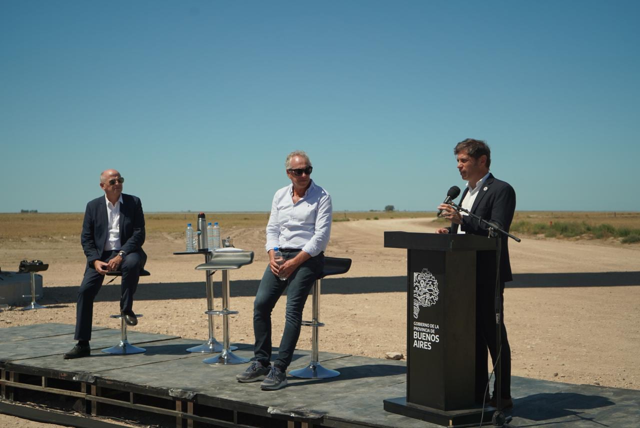 Uset participó de la recorrida del parque eólico junto al gobernador Axel Kicillof