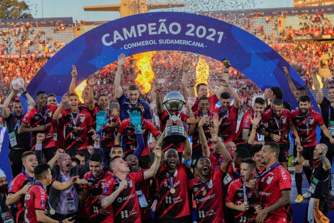 Paranaense levantó la Copa Sudamericana (AP)