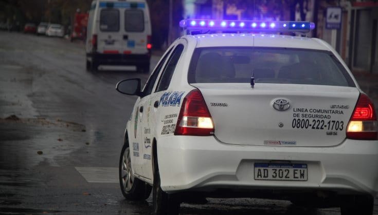 Un camionero huyó de un control vehicular en La Pampa y embistió a un patrullero.