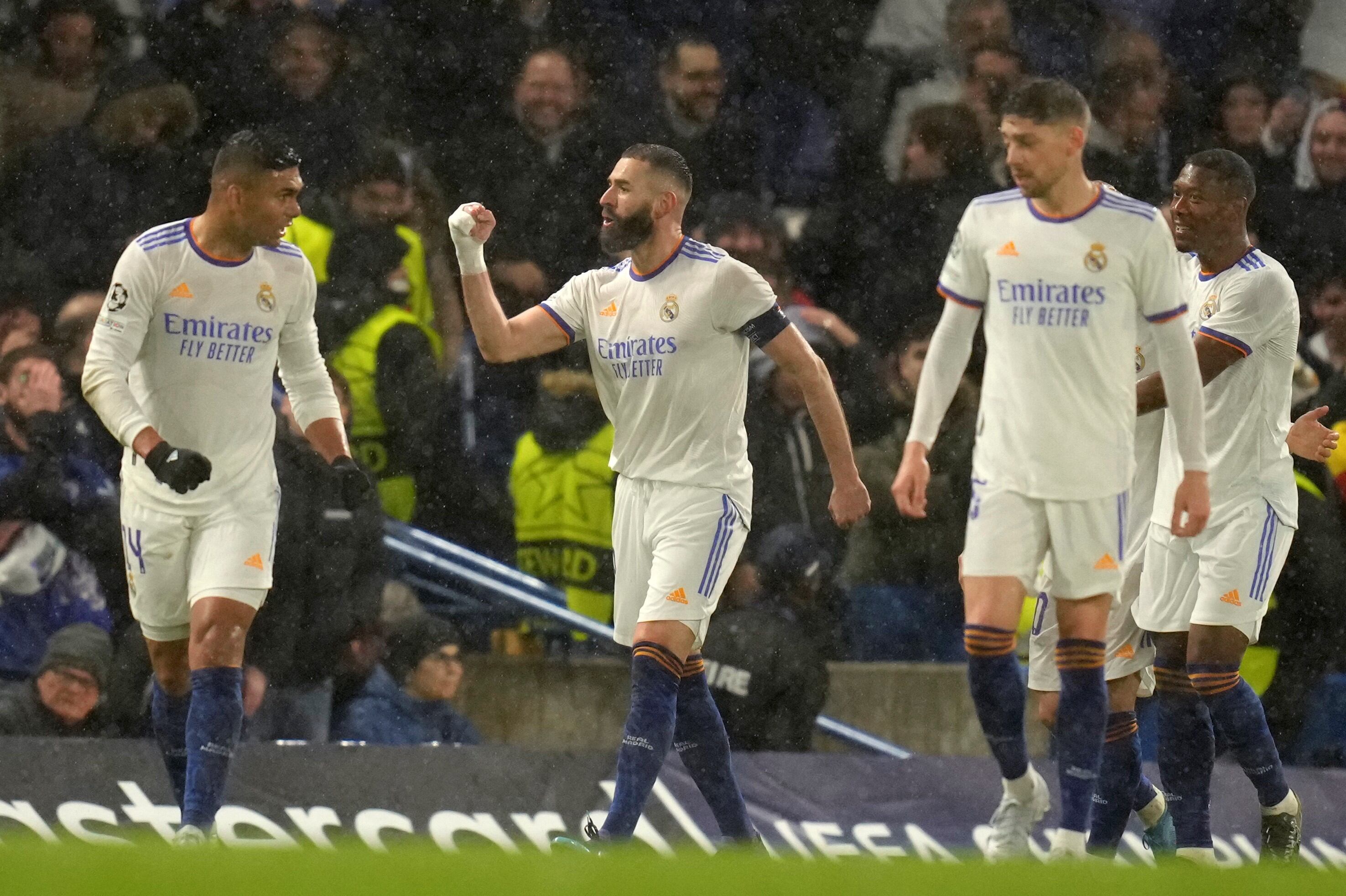 Karim Benzema marcó los tantos del Real Madrid frente al Chelsea. (AP)