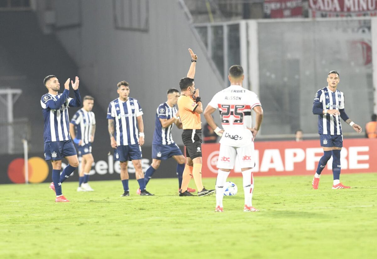 Talleres ante São Paulo en el Kempes. (Facundo Luque / La Voz).