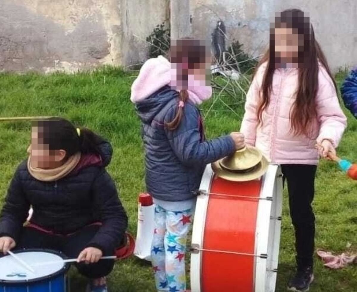 La Murga Los Primos de Humberto del Grupo Envión visitó el Barrio Villa Italia