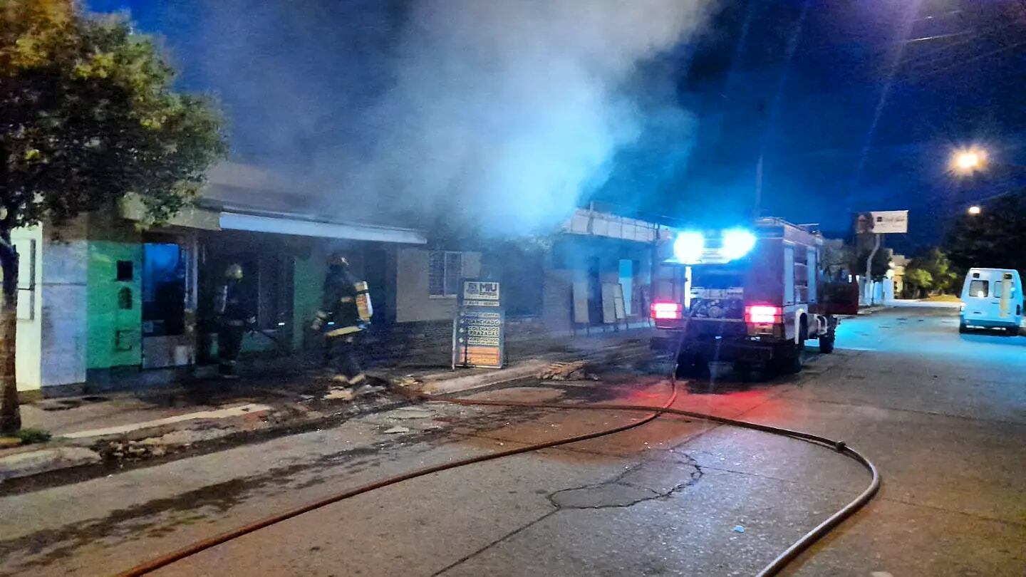 Incendio el local comercial Arroyito