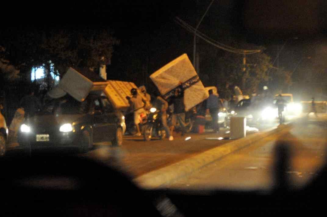 La desprotección derivó en saqueos y en vandalismo en la provincia. (La Voz / Archivo)