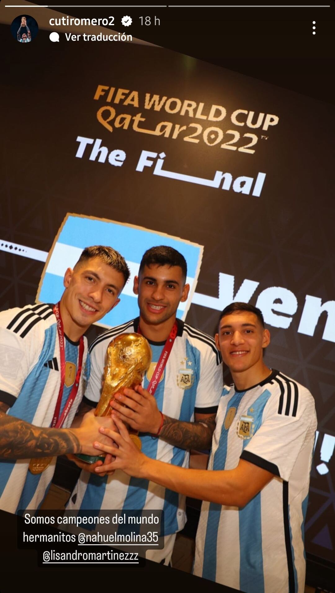 Cuti Romero junto a Nahuel Molina y Lisandro Martínez (Captura de pantalla)