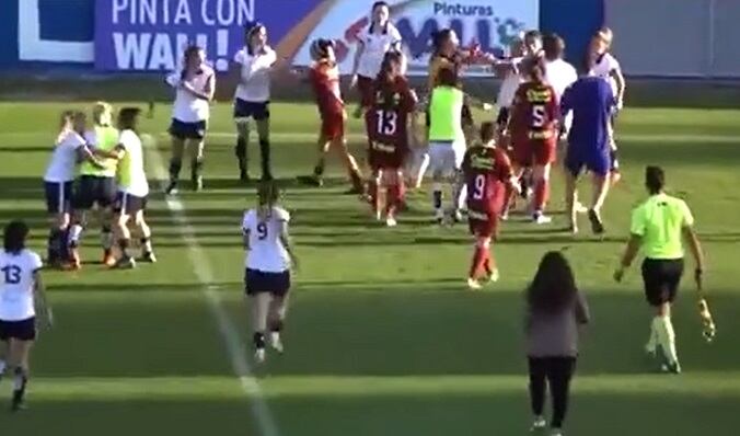 Batalla campal en el partido de fútbol femenino entre Godoy Cruz y Las Pumas.