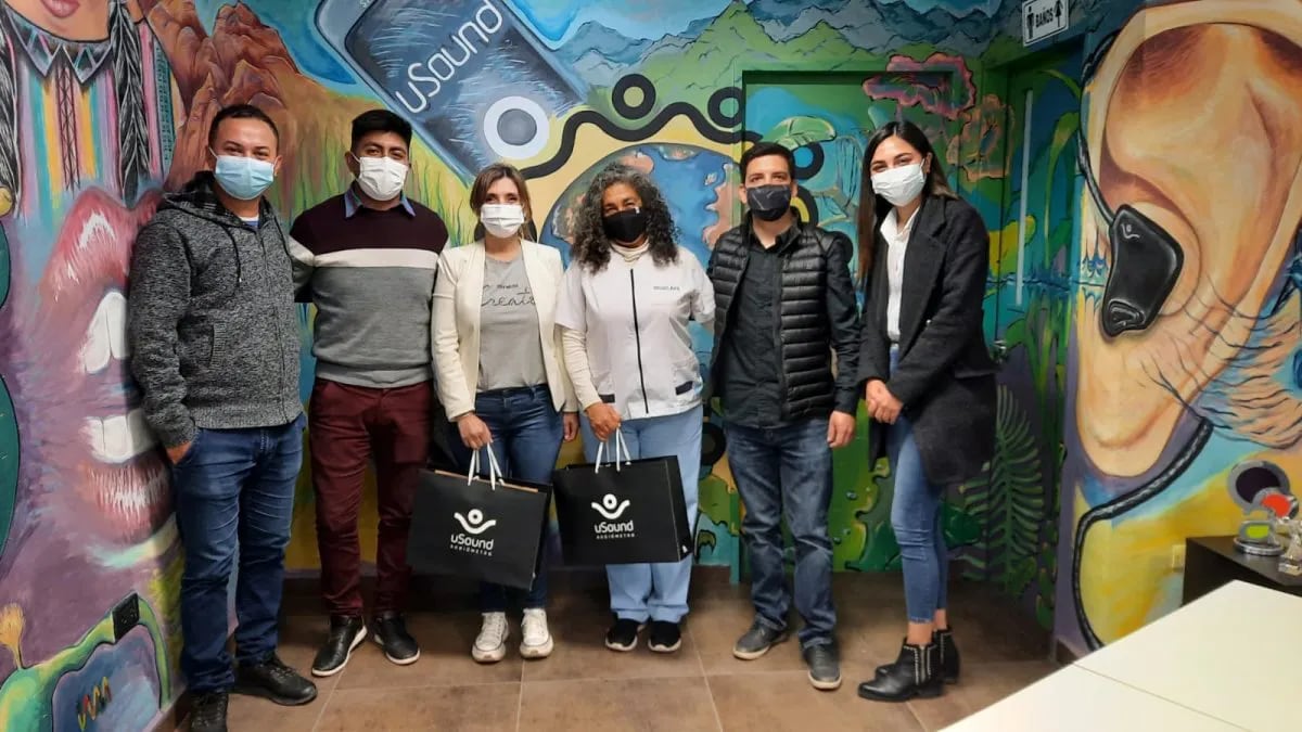 Melina Sánchez Cescato y Sandra Lamas, en su visita a las oficinas de uSound en San Salvador de Jujuy, para recibir el primer audiómetro de la marca incorporado a Salud Escolar.