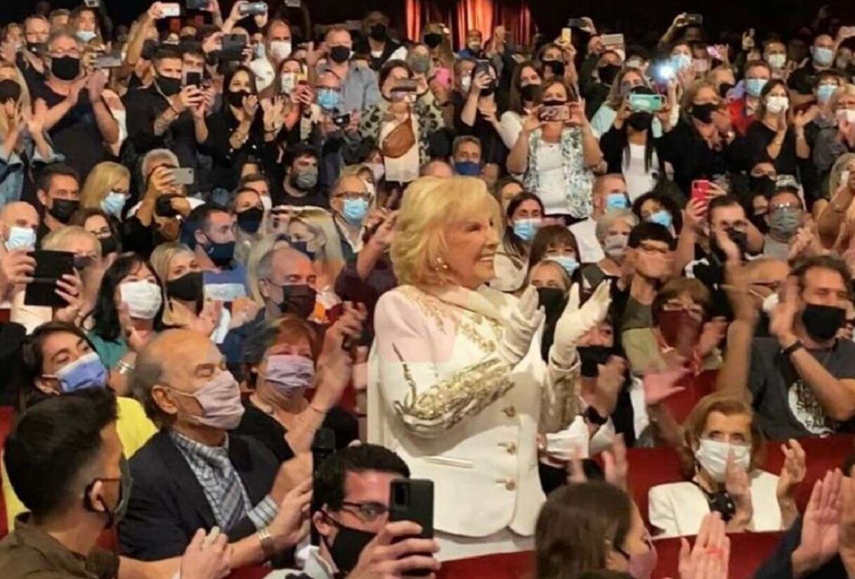 Mirtha Legrand fue al teatro a ver la obra de Adrián Suar y Diego Peretti