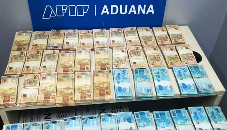 Intentaba salir del país con 350 mil reales.