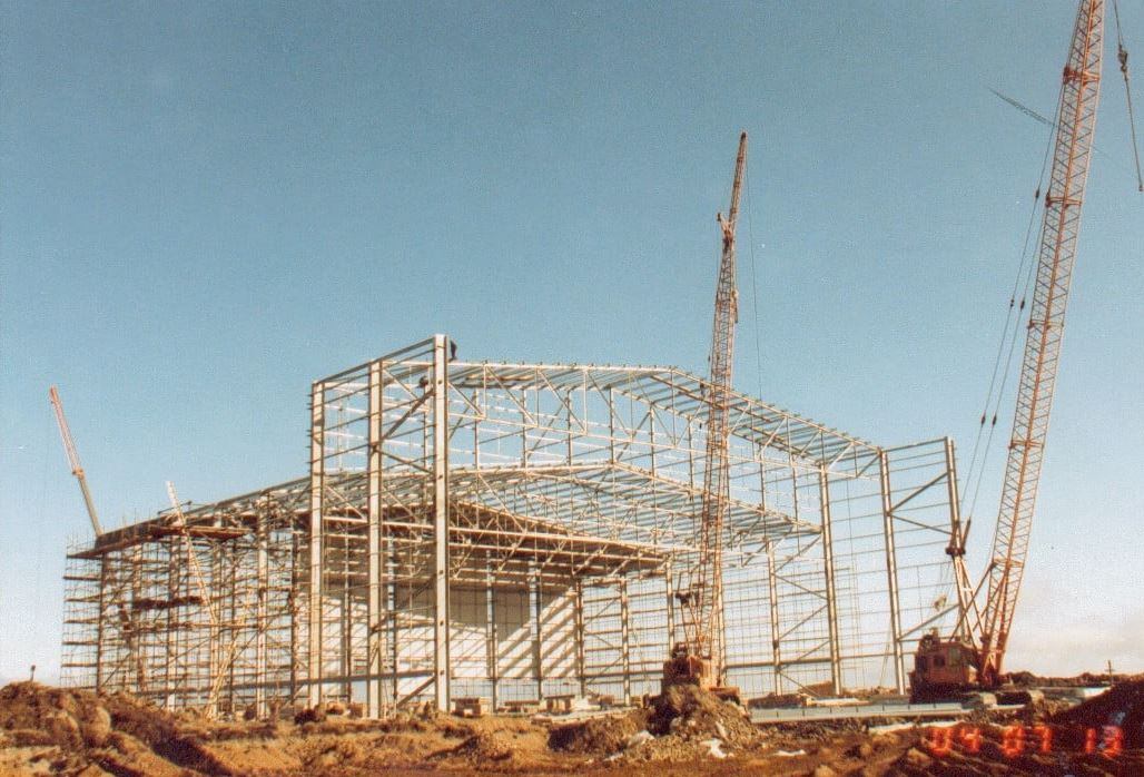 Inicio de construcción del hangar principal del Complejo Militar de Monte Agradable. Año 1985.