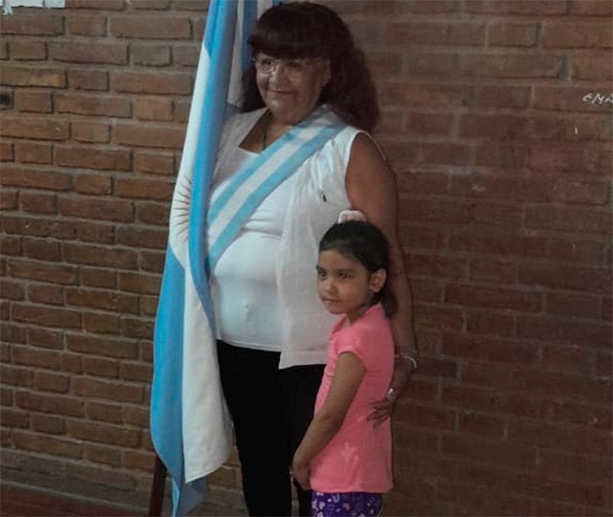 Marité de Marquez, la mujer de Godoy Cruz que se recibió de la secundaria com 67 años y salió abanderada con promedio de diez.