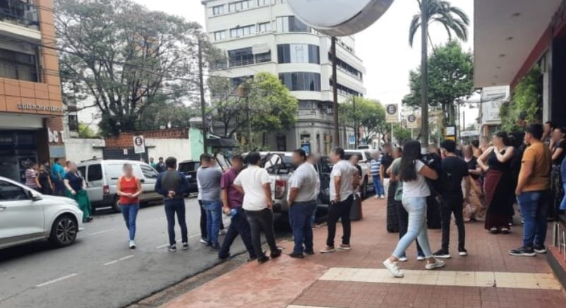 Posadas: deceso de joven de la comunidad gitana provocó disturbios fuera del sanatorio IOT.