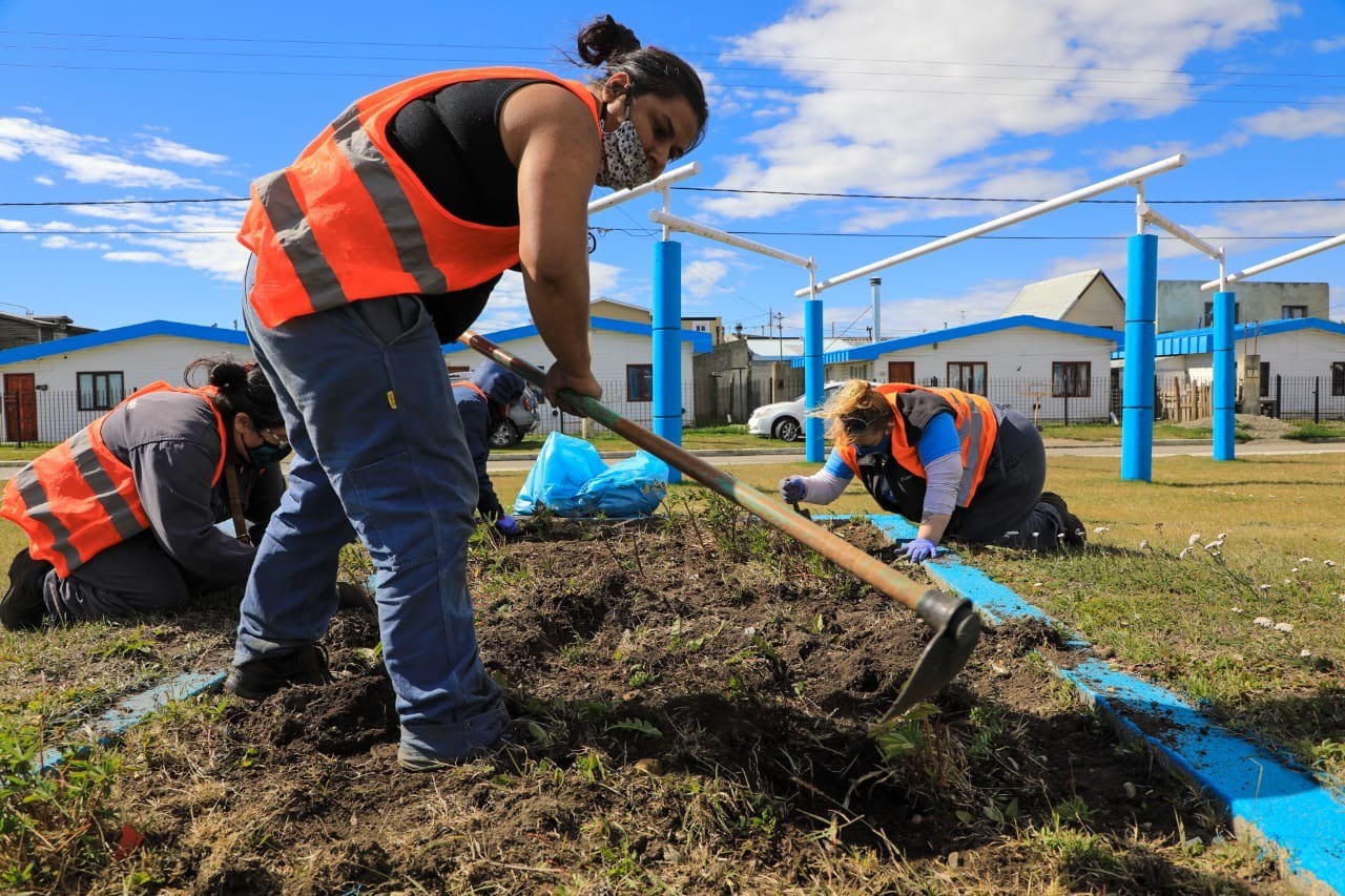 La Dirección de Espacio Público Del Municipio continúa con trabajos de acondicionamiento en distintos sectores de Río Grande.