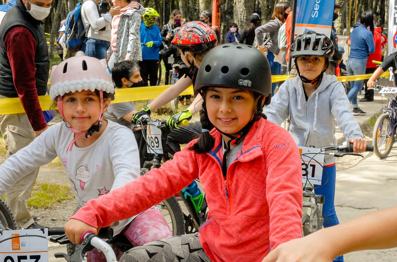 Más de 170 inscriptos pudieron disfrutar de la primera carrera de montaña organizada para niños y adolescentes de 3 a 18 años.