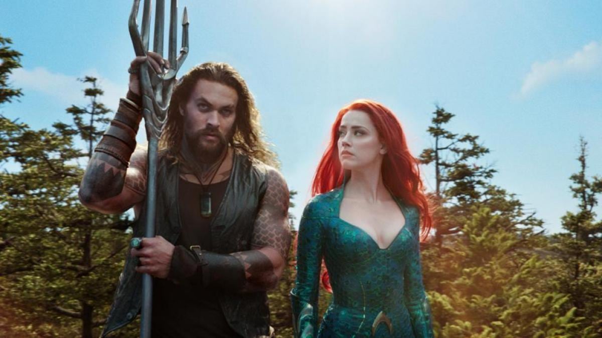 Jason Momoa y Amber Heard en Aquaman.