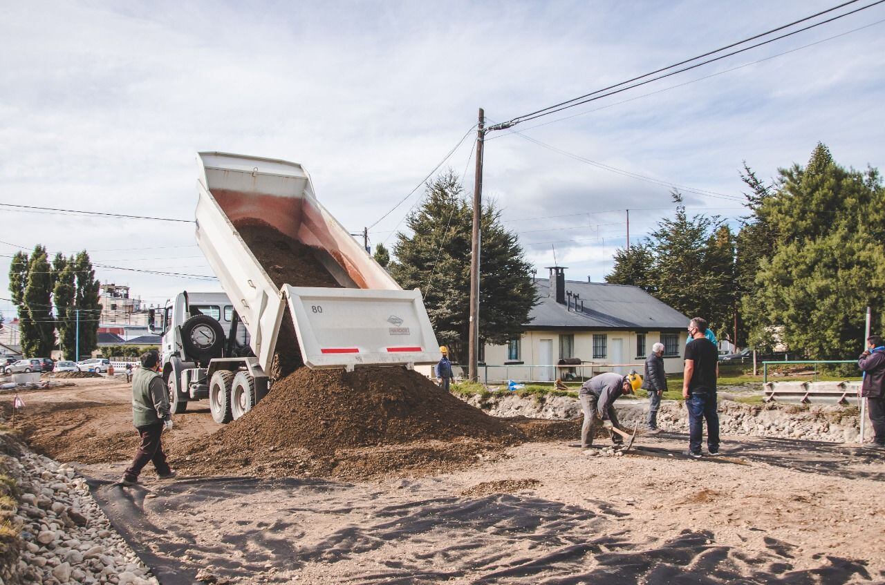 Plan de obras que lleva adelante la Municipalidad de Ushuaia, continúan los trabajos en la calle Cabo Grananniello, del Barrio Brown.