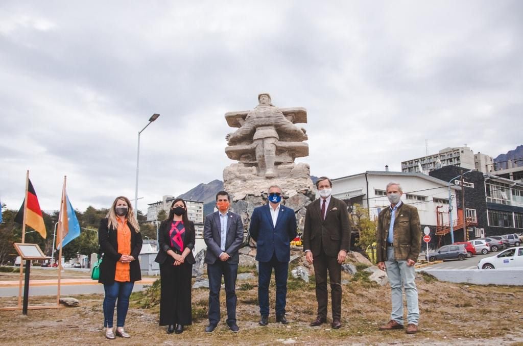 Mario Daniele, participó en el homenaje al aviador alemán Ghunter Plüschow, quien fue el primer hombre en volar en Tierra del Fuego.