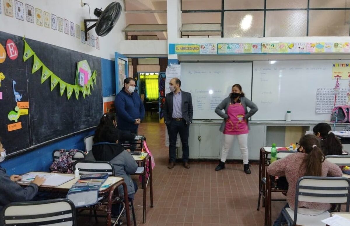 José Thomas se reunió con el intendente Righi y visitó escuelas en Lavalle