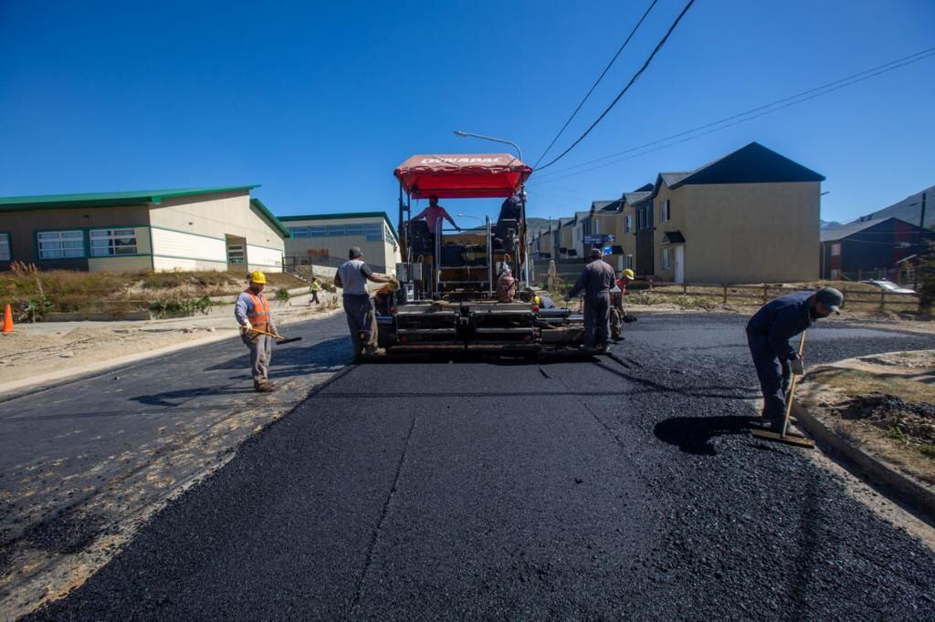 El intendente recorrió los avances de las obras de pavimentación con el acompañamiento del programa nacional Argentina Hace.