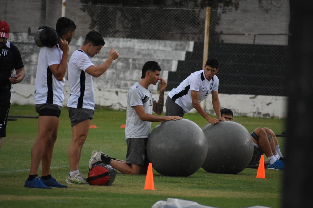 Entrenamiento de Gimnasia y esgrima de Mendoza.