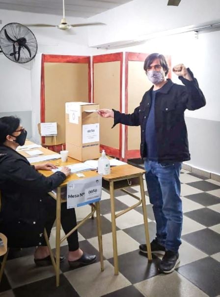 Votó Nicolás del Caño y denunció que pusieron "boletas viejas" en Jujuy.