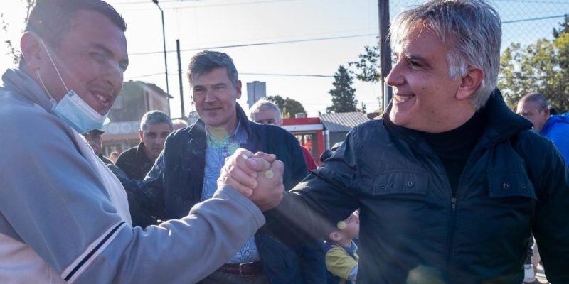 El Intendente presidió el acto de pavimentación de barrio Los Sauces y se refirió a la polémica de los gastos.