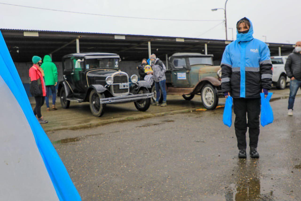 Las asociaciones automovilísticas aportaron su granito de arena para realizar la celebración que reunió a cientos de familias. 