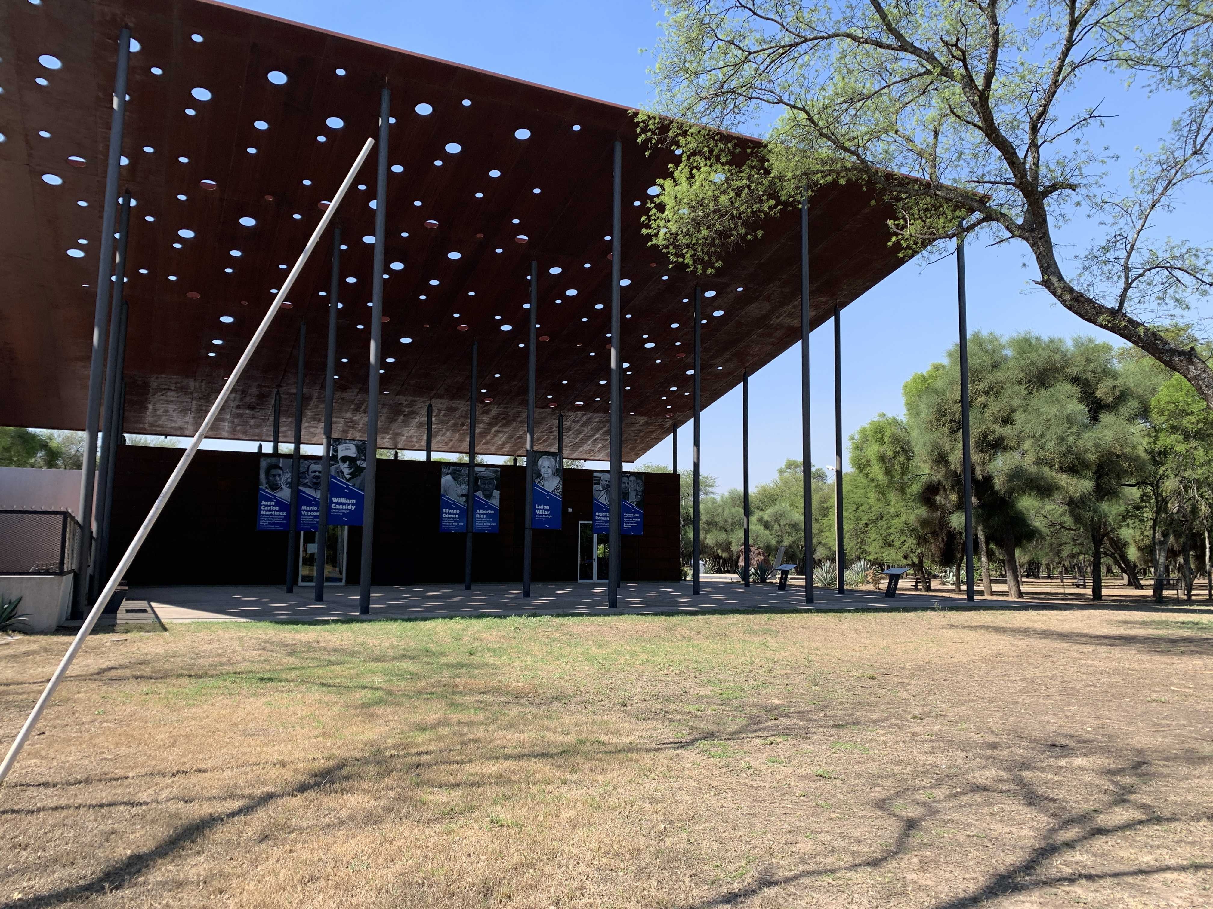 La Reserva Natural recibe un promedio de 5 mil visitantes mensuales, concentrados principalmente en la fecha de la Fiesta Nacional del Meteorito.