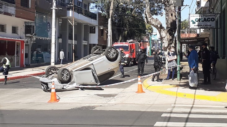 Vuelco de película en pleno microcentro posadeño.