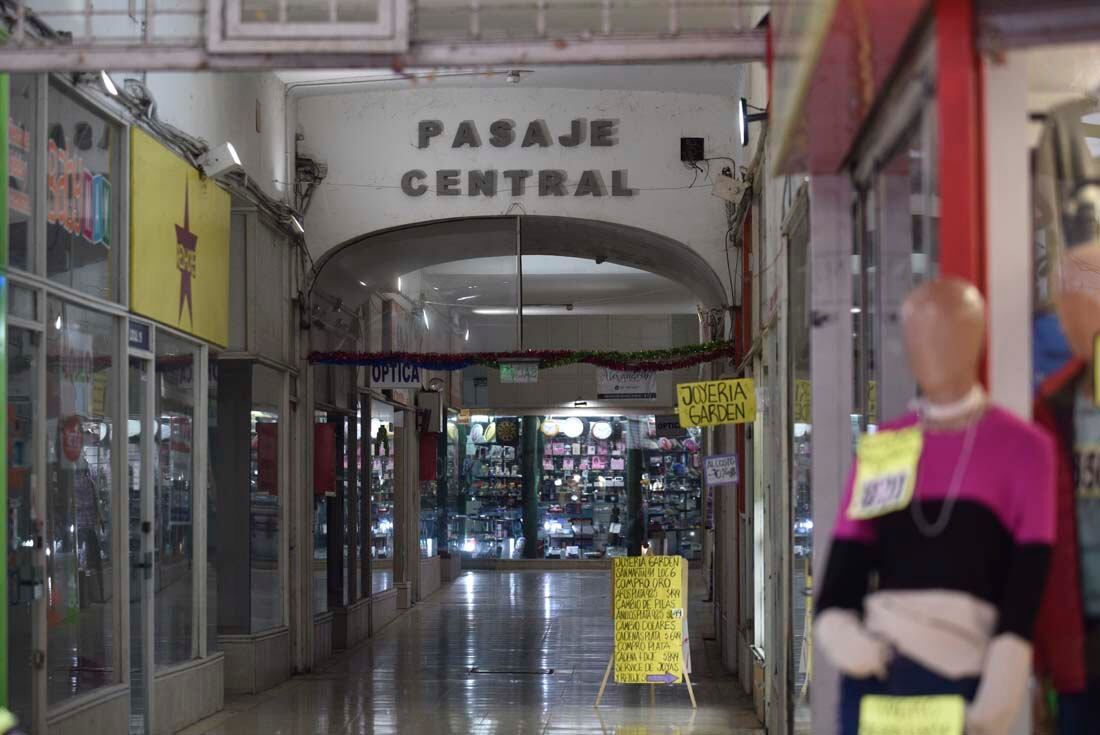 Desde este lunes, se flexibiliza el aforo en galerías comerciales y shoppings (Ramiro Pereyra/ La Voz).