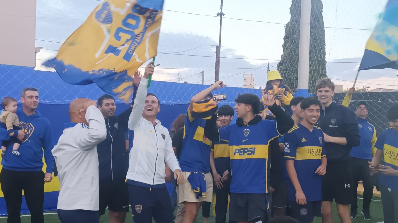 Clemente Rodríguez visitó Tres Arroyos y participó de un banderazo a favor de Riquelme